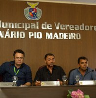 Câmara se reune com integrantes da Compesa e Ministério Público, buscando solução para questão da falta d'água no município.